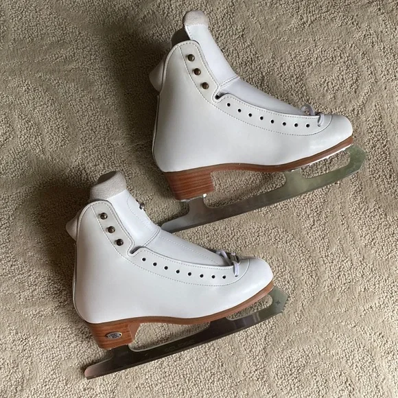NEW IN BOX Riedell | Flair 910 Ice Skates Size 4 with Eclipse Astra 9 1/4” Blade - Picture 5 of 17